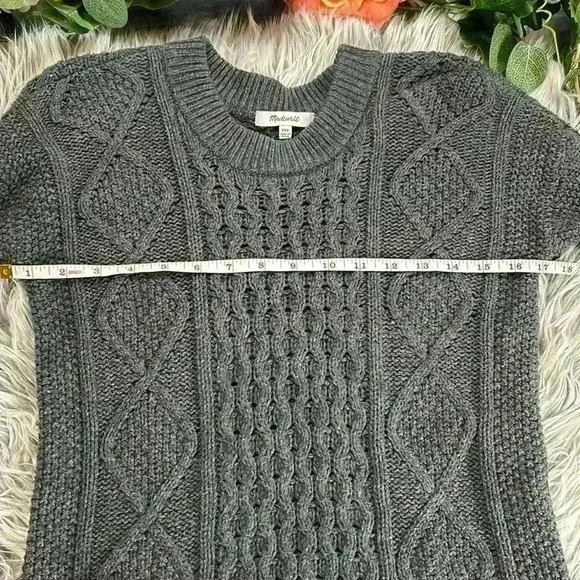 Madewell Cable Knit Long Sleeve Crew Neck Thick Sweater, XXS - Picture 7 of 9